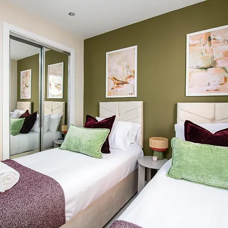 New Stylish 2bed-2bath-by Fabaccommodation *