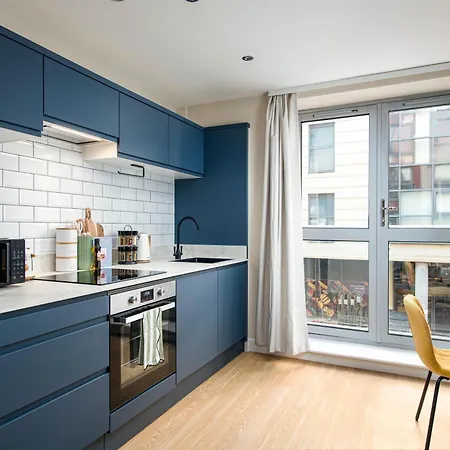 New Stylish 2bed-2bath-by Fabaccommodation Διαμέρισμα