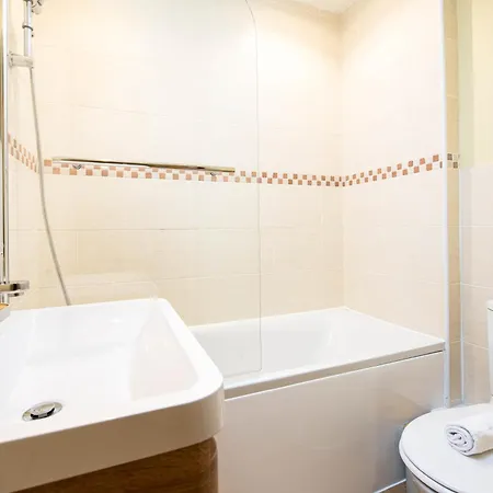Διαμέρισμα New Stylish 2bed-2bath-by Fabaccommodation *