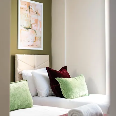 New Stylish 2bed-2bath-by Fabaccommodation Διαμέρισμα