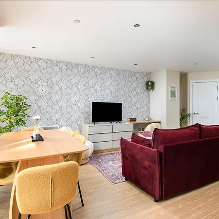 New Stylish 2bed-2bath-by Fabaccommodation Διαμέρισμα *